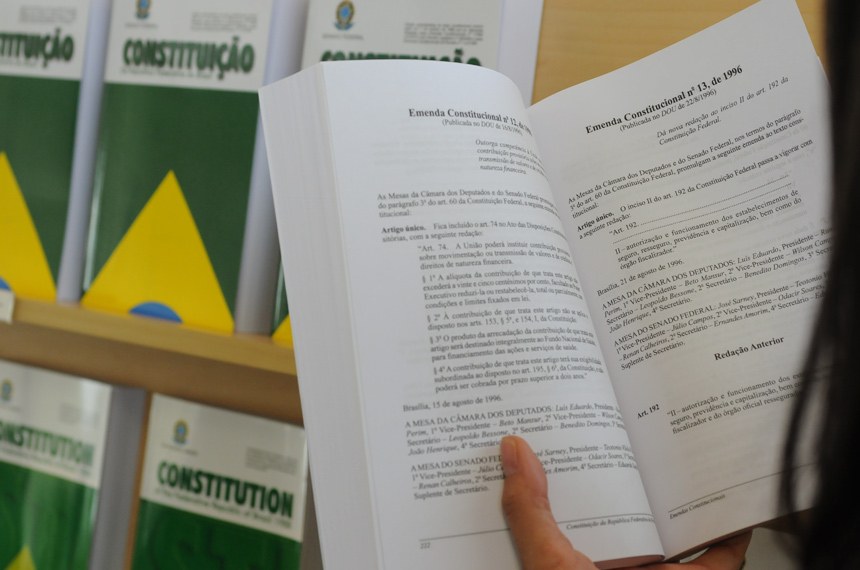 A emenda constitucional de número 100 torna obrigatória a execução de parte das rubricas orçamentárias feitas por bancadas parlamentares estaduais e deverá ser promulgada esta semana