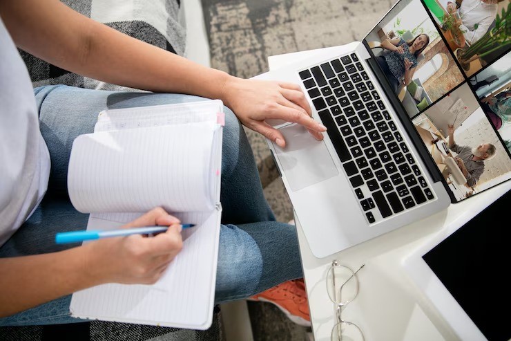 CURSOS À DISTÂNCIA 0001