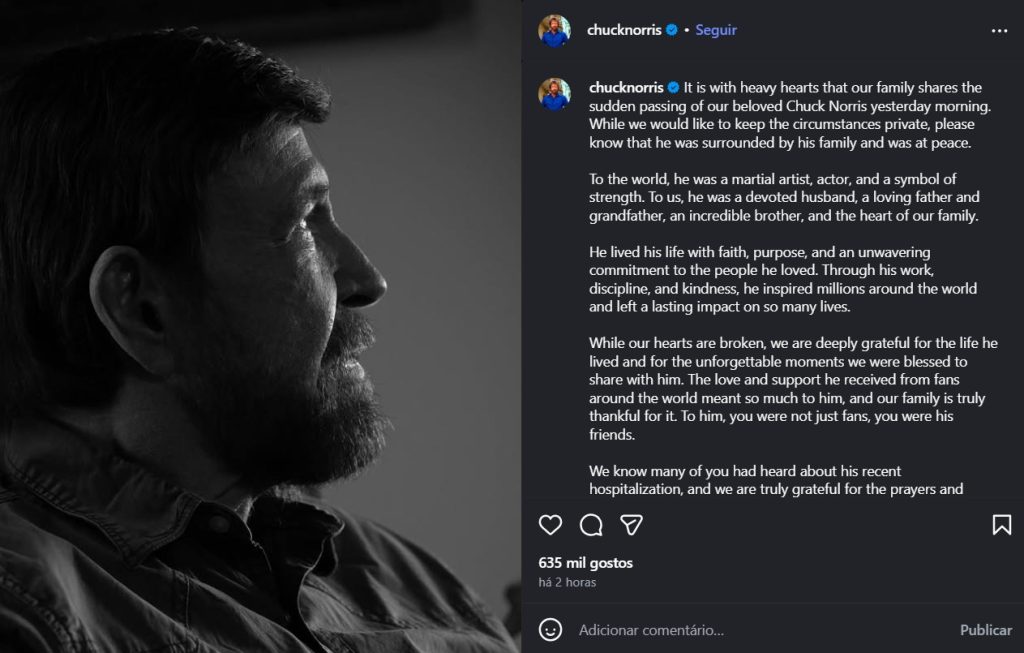 Chuck Norris em cena clássica de filme de ação, representando sua trajetória no cinema e nas artes marciais