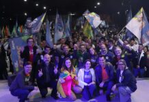 André de Oliveira lança candidatura a deputado federal com apoio de lideranças estaduais e nacionais André de Oliveira lança candidatura a deputado federal por Santa Catarina com apoio de Jorginho Mello, Adriano Silva e lideranças nacionais.